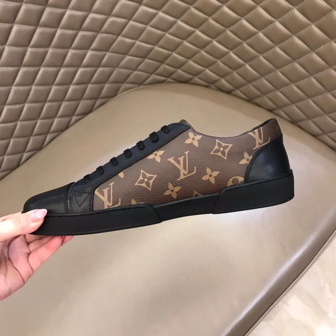 Ex-factory price: 400💰🇮🇹LV top purchasing agent🔍🔍men's🚹 counter sales simultaneously, code number: 38-44#, 🇮🇹Special printing imported from Italy with imported cowhide, all imported Yangli, 💪💪, a complete 1⃣️ to 1⃣️ replica 🇮🇹💪💪, ⚠Sole: Original sole provided by the original factory, exclusive molded sole for super comfort, ⚠Original factory follow-up goods, 🔍🔍high quality